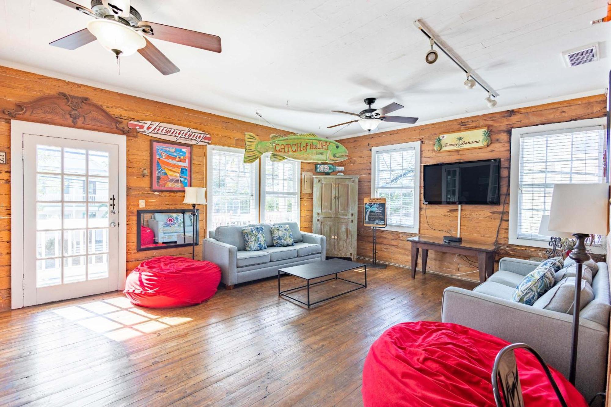 Seaport Apartment *